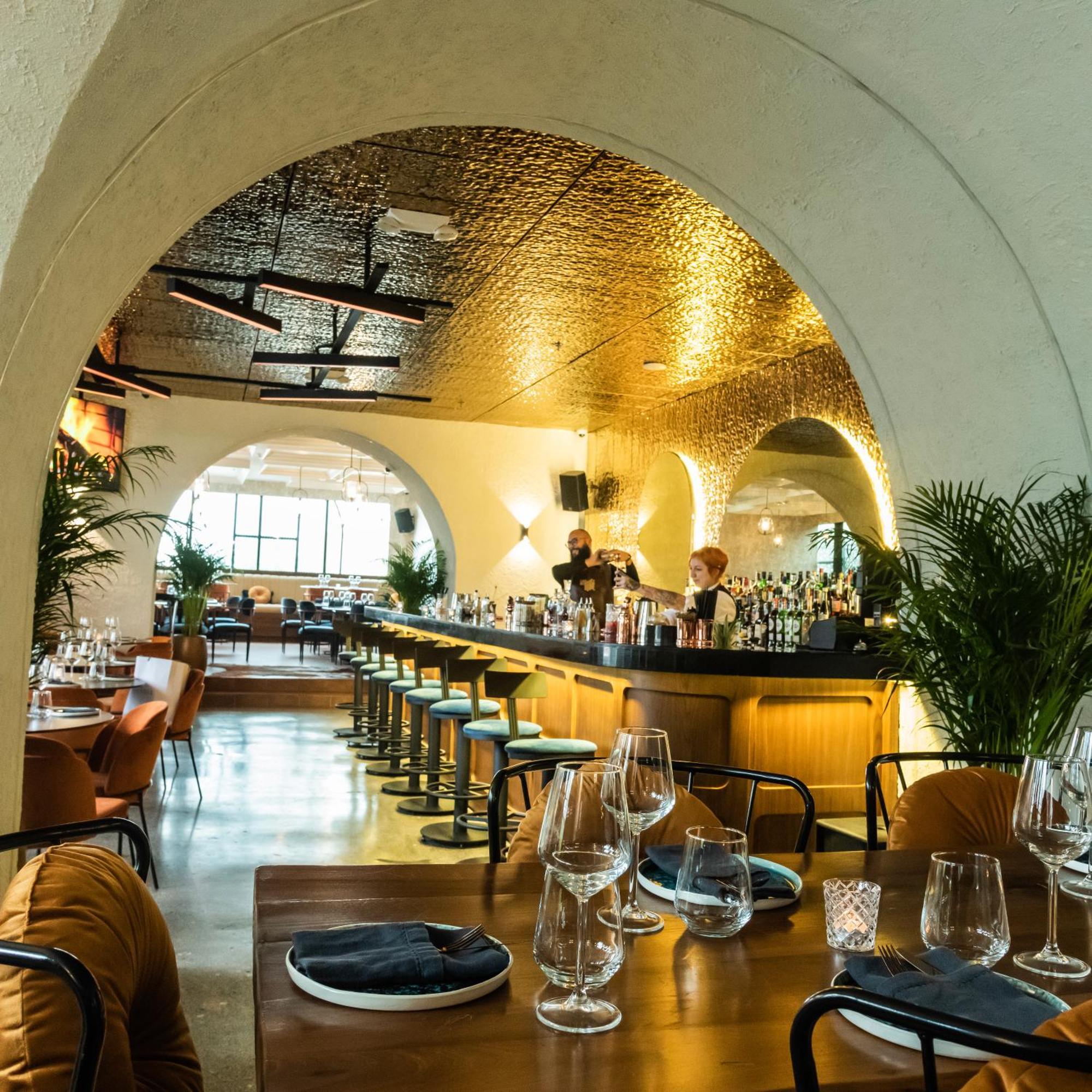 Somerset West Bay Doha Bagian luar foto The interior of the restaurant