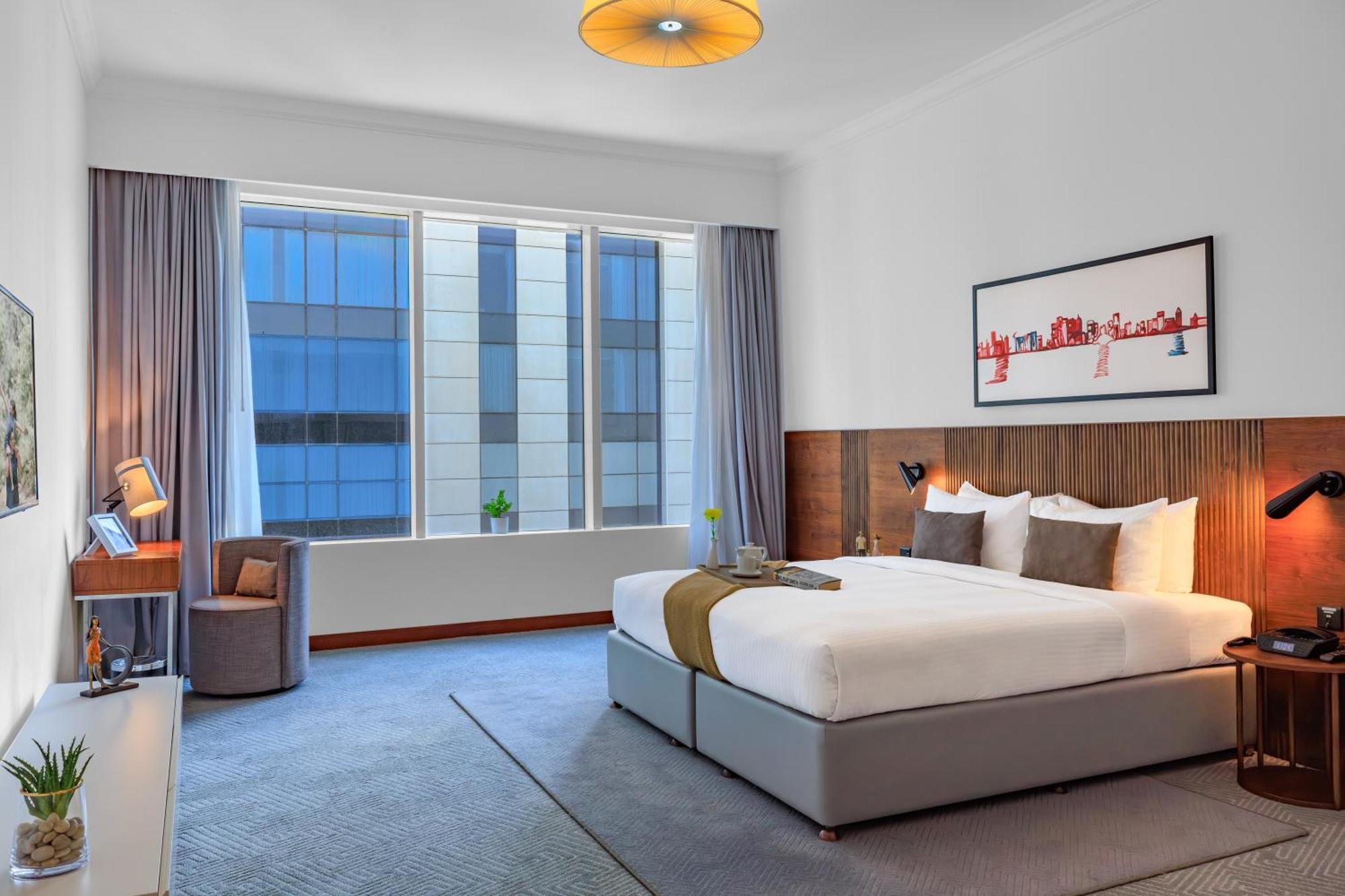 Somerset West Bay Doha Bagian luar foto Deluxe Room
