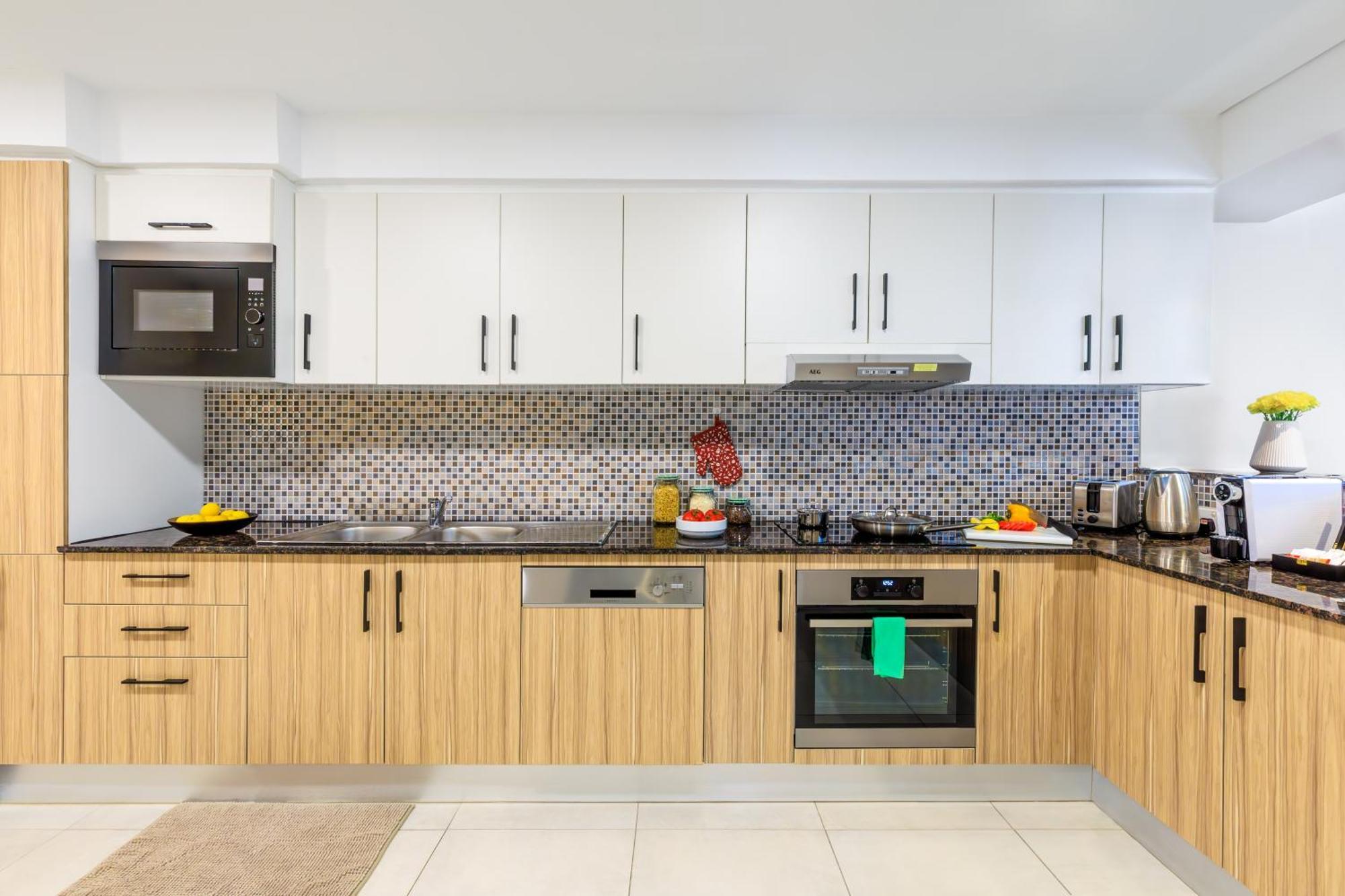 Somerset West Bay Doha Bagian luar foto A modern Australian kitchen