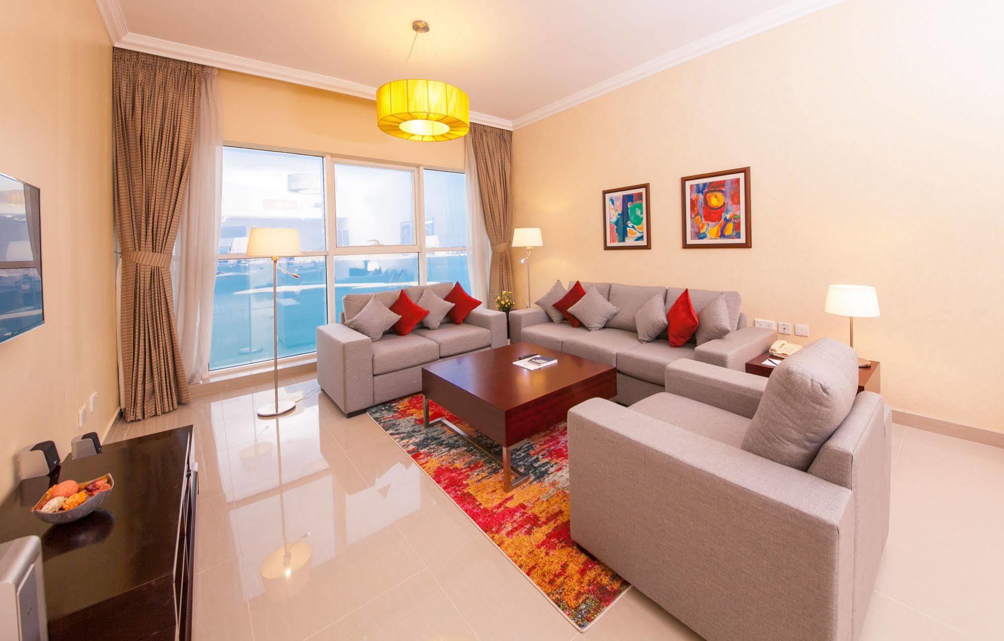 Somerset West Bay Doha Bagian luar foto Living room