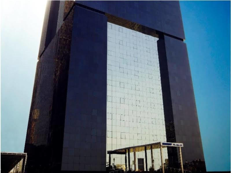 Somerset West Bay Doha Bagian luar foto The 100-metre-high (330 ft) mirror at the Teide Observatory